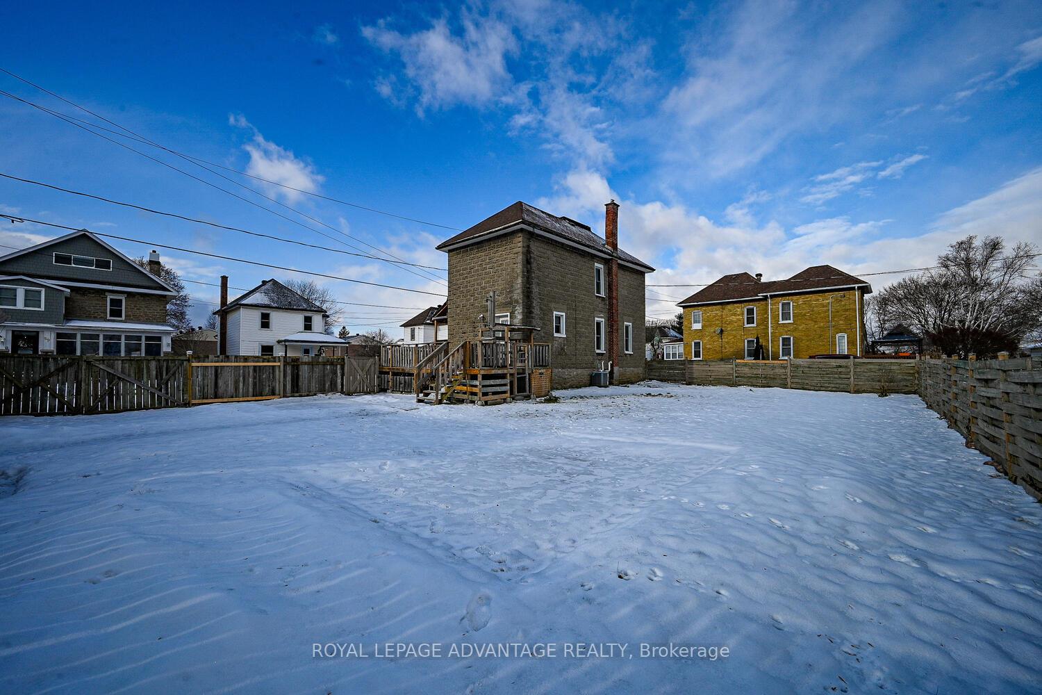 Photo 32 of 15 Thomas Street, Smiths Falls — HOMEH