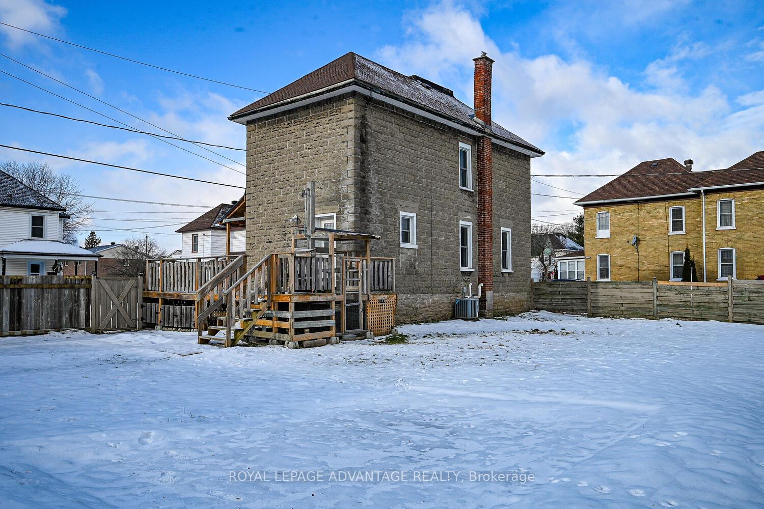 Photo 33 of 15 Thomas Street, Smiths Falls — HOMEH