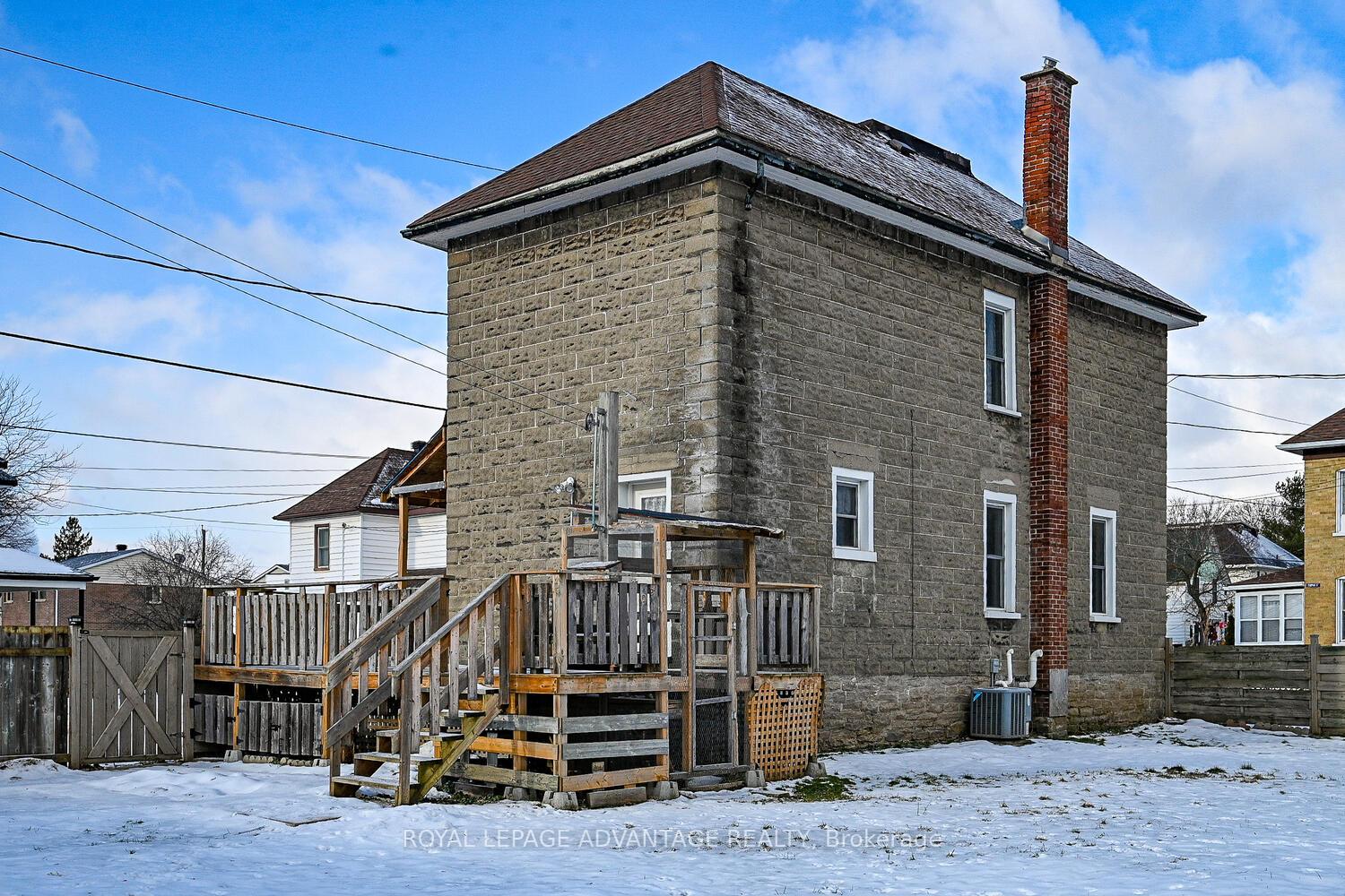 Photo 34 of 15 Thomas Street, Smiths Falls — HOMEH