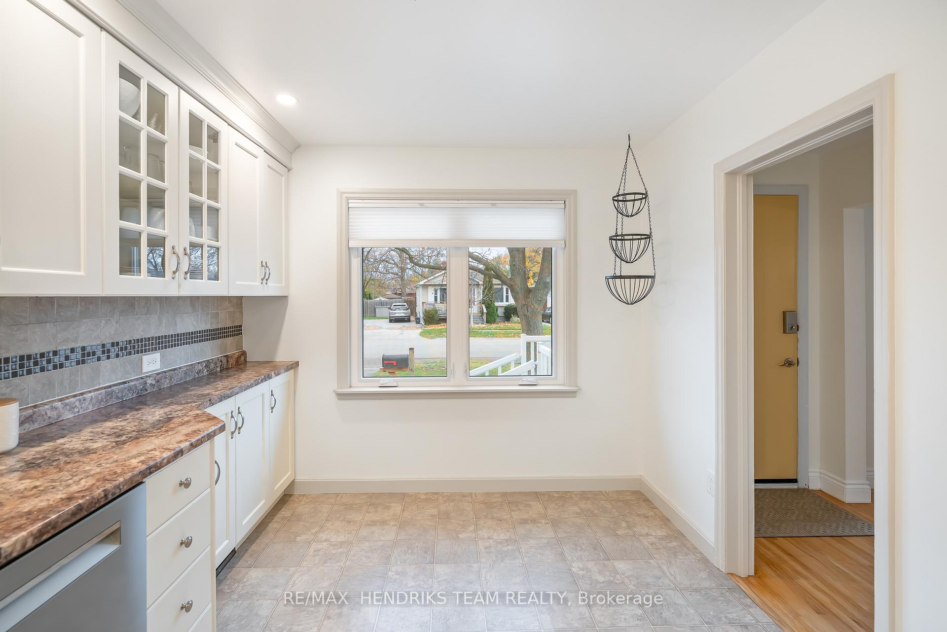 Photo 5 of 12 Duncan Drive, St. Catharines, Vine/Linwell — HOMEH