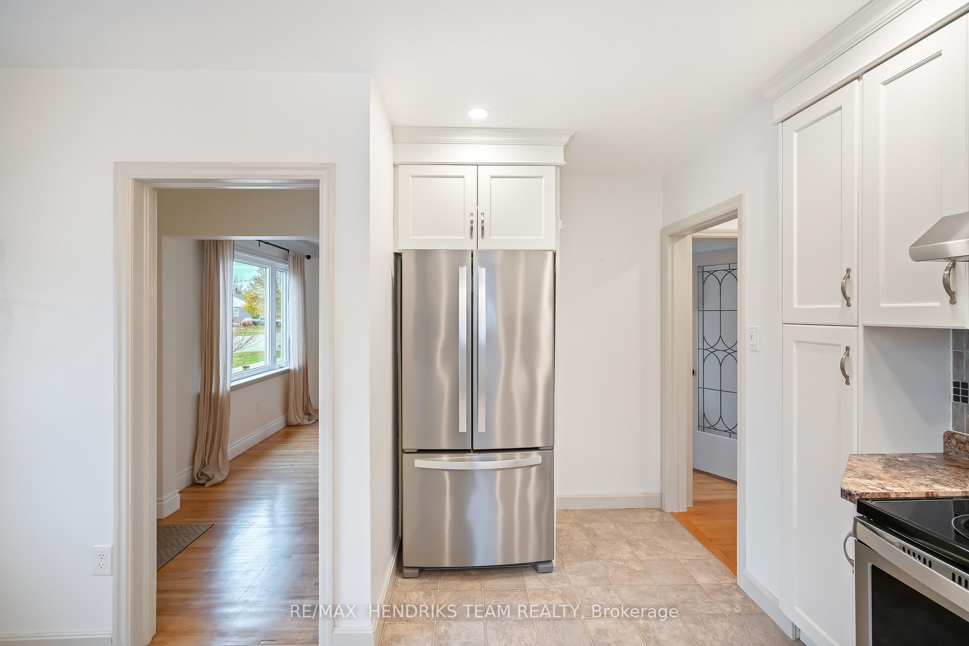 Photo 9 of 12 Duncan Drive, St. Catharines, Vine/Linwell — HOMEH