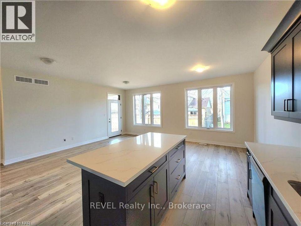 Photo 4 of 15 Shamrock Common, St. Catharines, Rykert/Vansickle — HOMEH