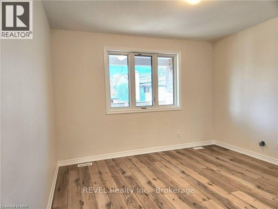 Photo 6 of 15 Shamrock Common, St. Catharines, Rykert/Vansickle — HOMEH