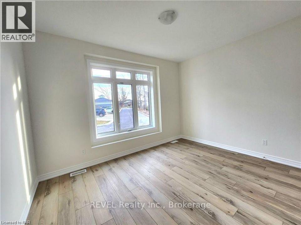 Photo 8 of 15 Shamrock Common, St. Catharines, Rykert/Vansickle — HOMEH