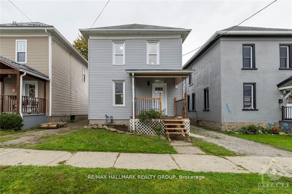 Photo 1 of 11 Kent Street, Smiths Falls — HOMEH