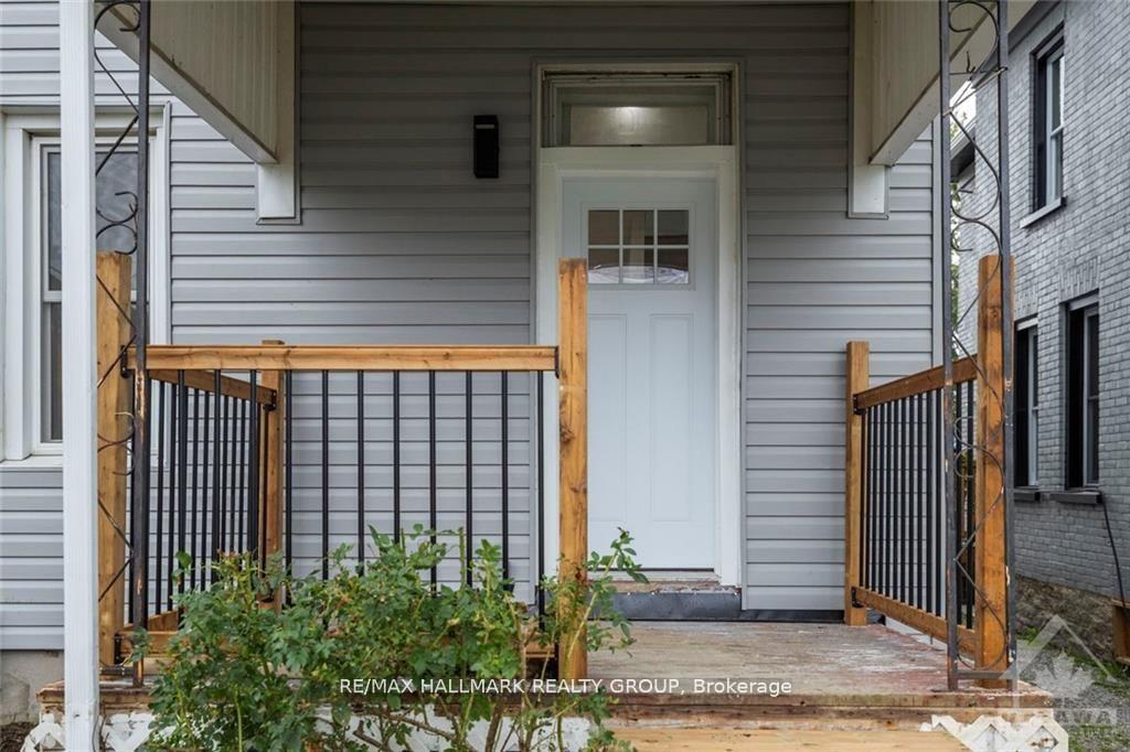 Photo 2 of 11 Kent Street, Smiths Falls — HOMEH