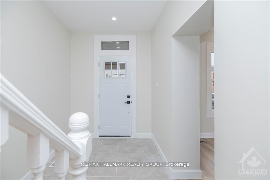 Photo 3 of 11 Kent Street, Smiths Falls — HOMEH