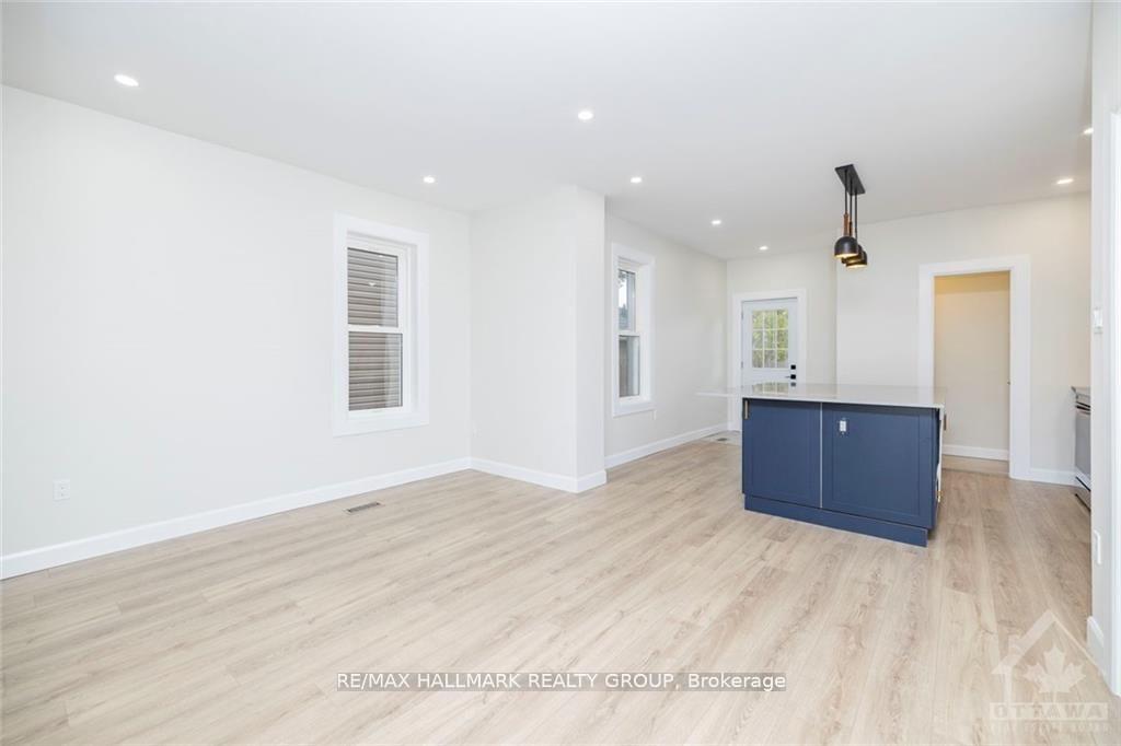 Photo 10 of 11 Kent Street, Smiths Falls — HOMEH