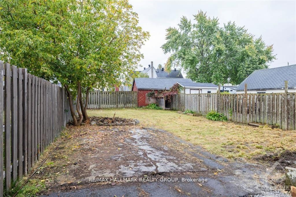 Photo 28 of 11 Kent Street, Smiths Falls — HOMEH