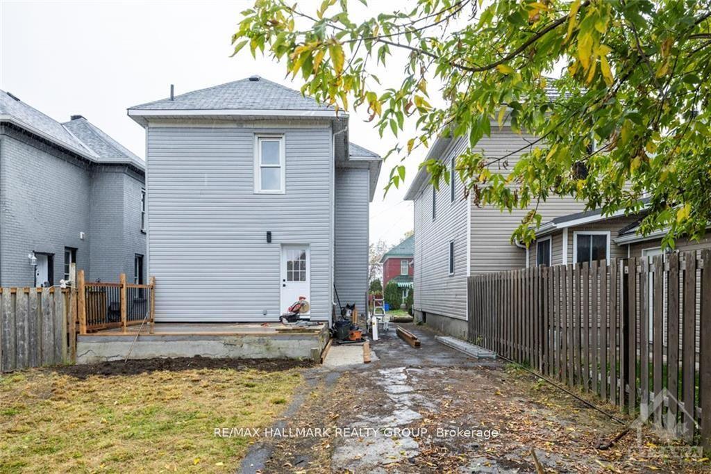 Photo 30 of 11 Kent Street, Smiths Falls — HOMEH