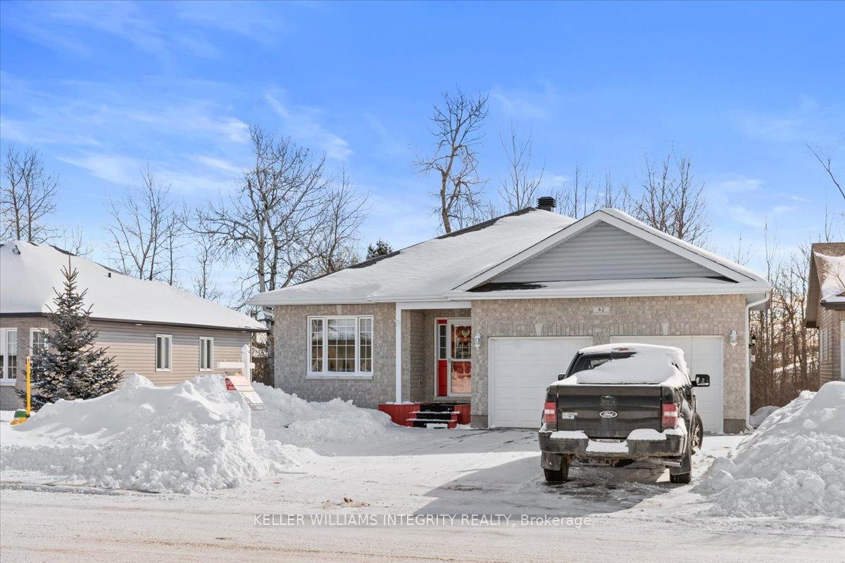 Photo 2 of 42 Code Crescent, Smiths Falls — HOMEH