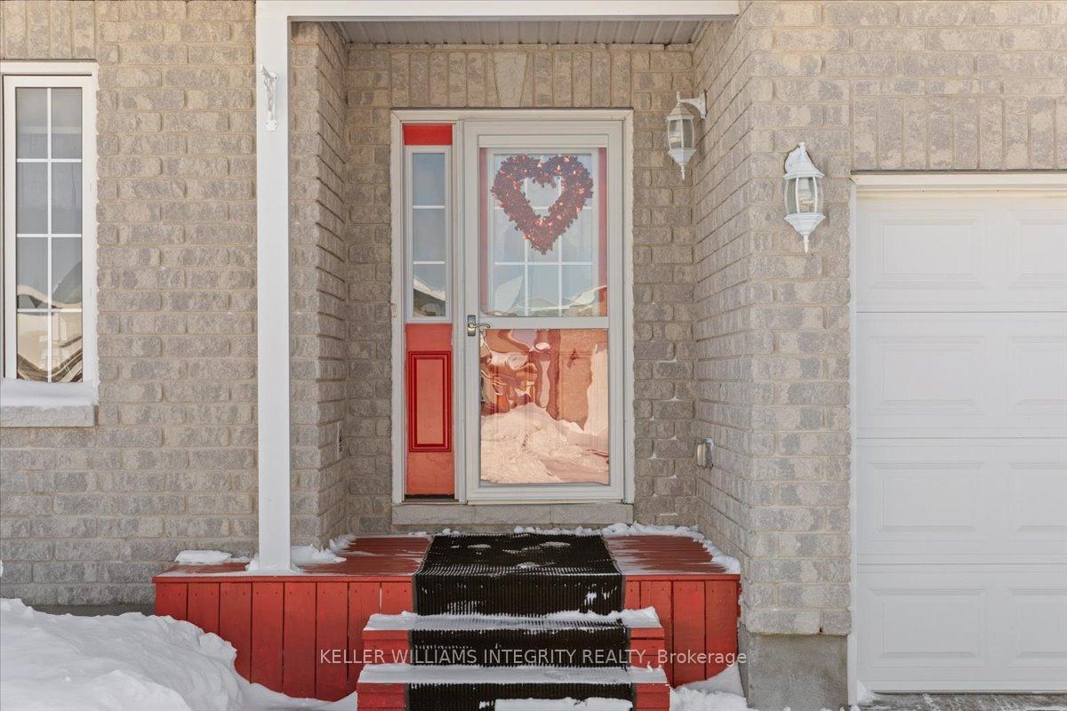 Photo 3 of 42 Code Crescent, Smiths Falls — HOMEH