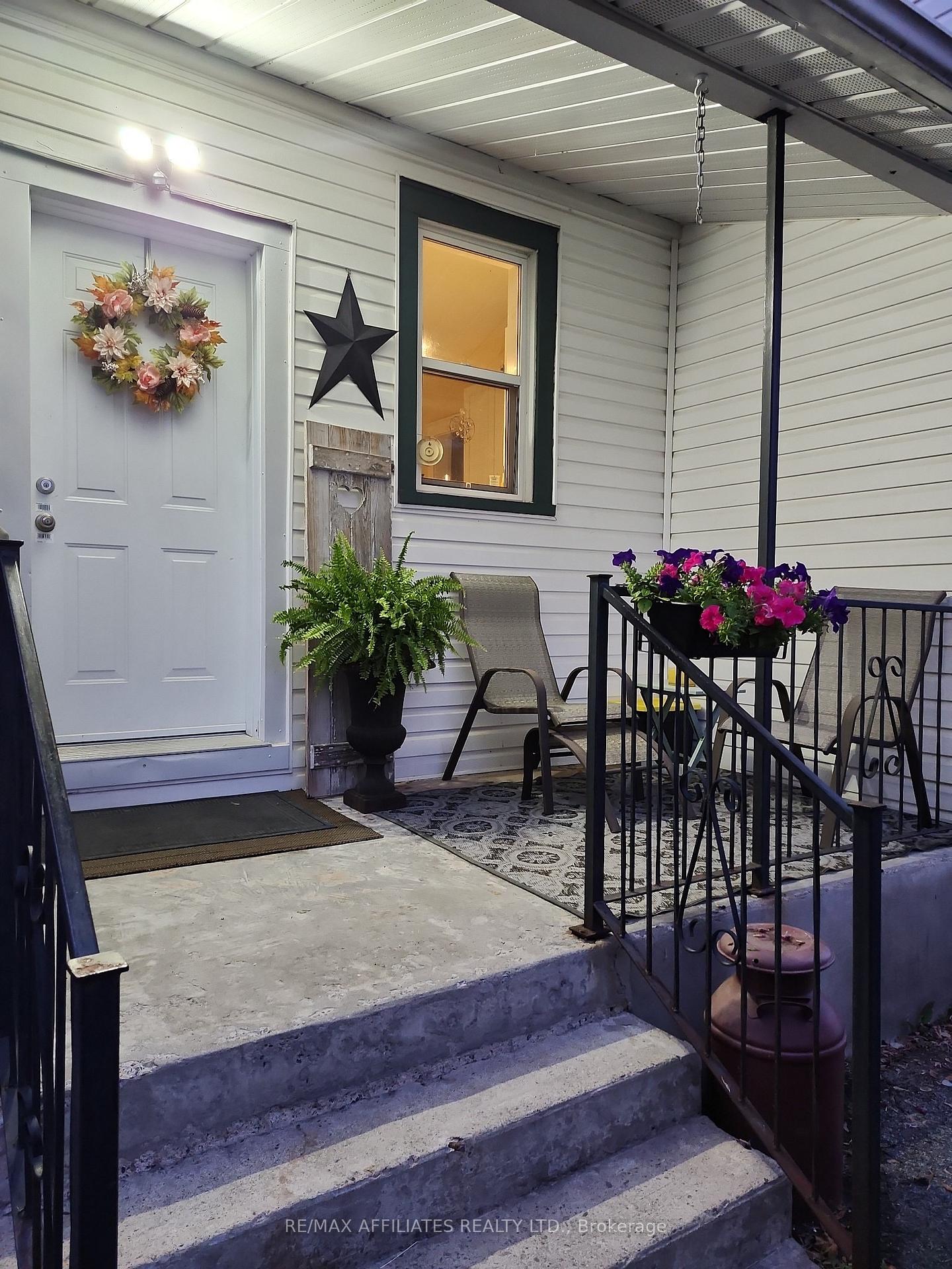 Photo 2 of 15 Robina Avenue N, Smiths Falls — HOMEH