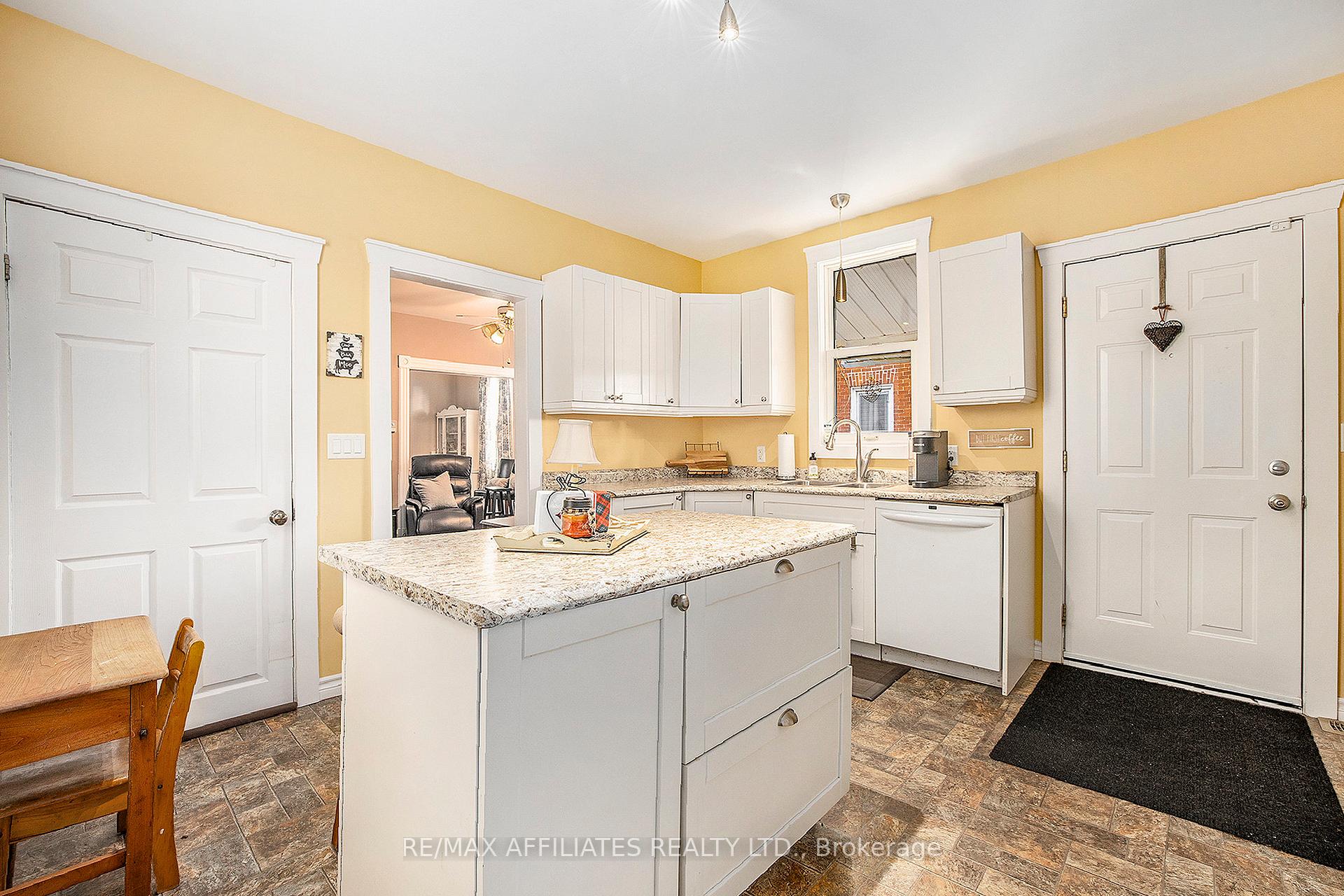 Photo 11 of 15 Robina Avenue N, Smiths Falls — HOMEH