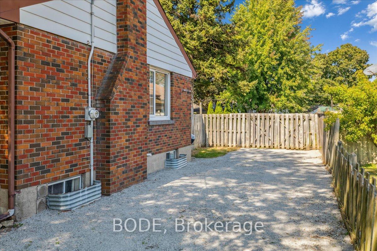 Photo 4 of 243 Scott Street, St. Catharines, Lakeport — HOMEH