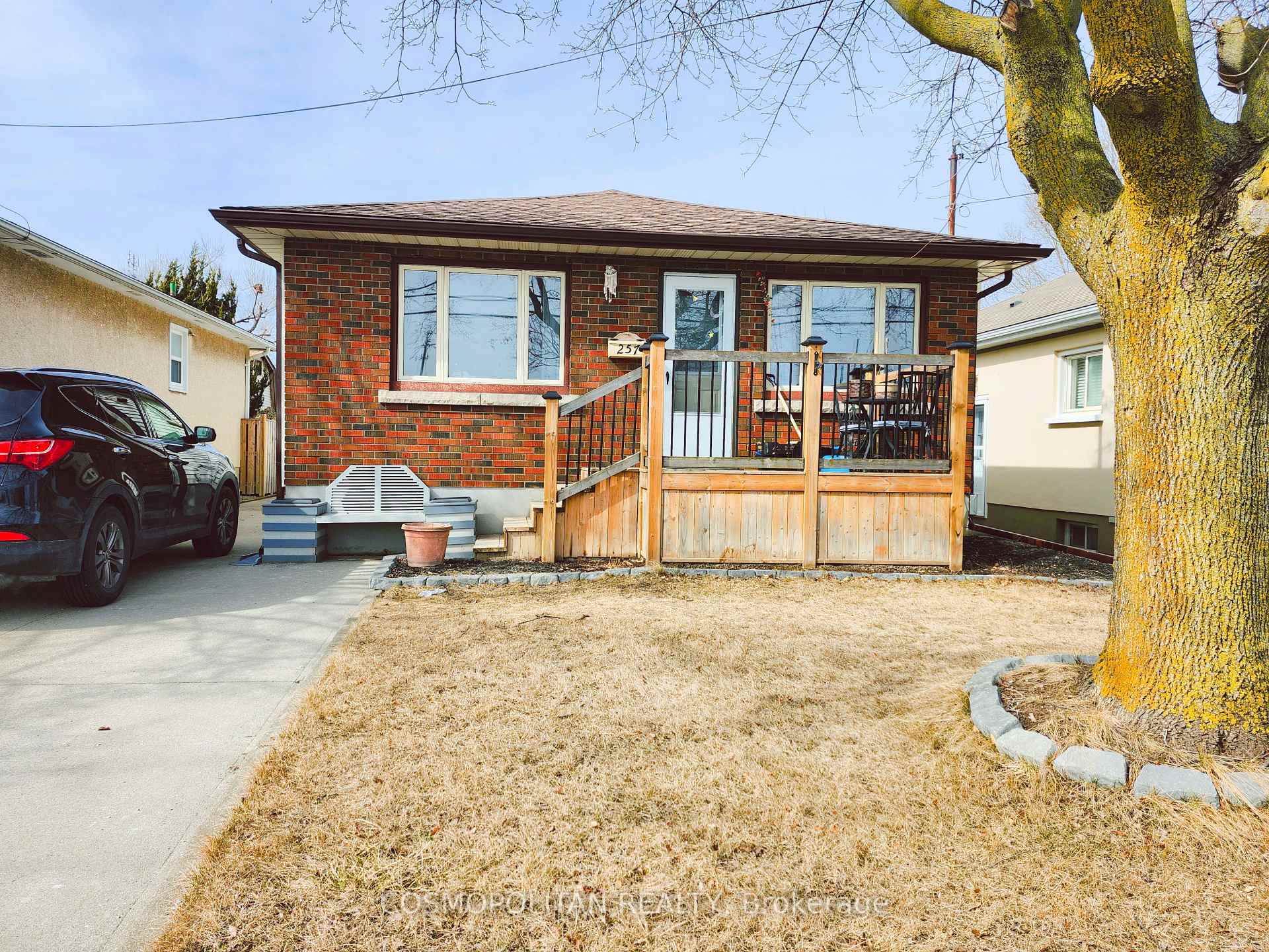 Front of 257 Grantham Avenue