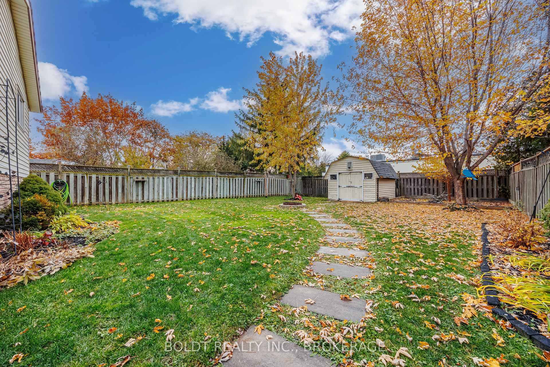 Photo 3 of 9 Brittany Court, St. Catharines, Ridley — HOMEH