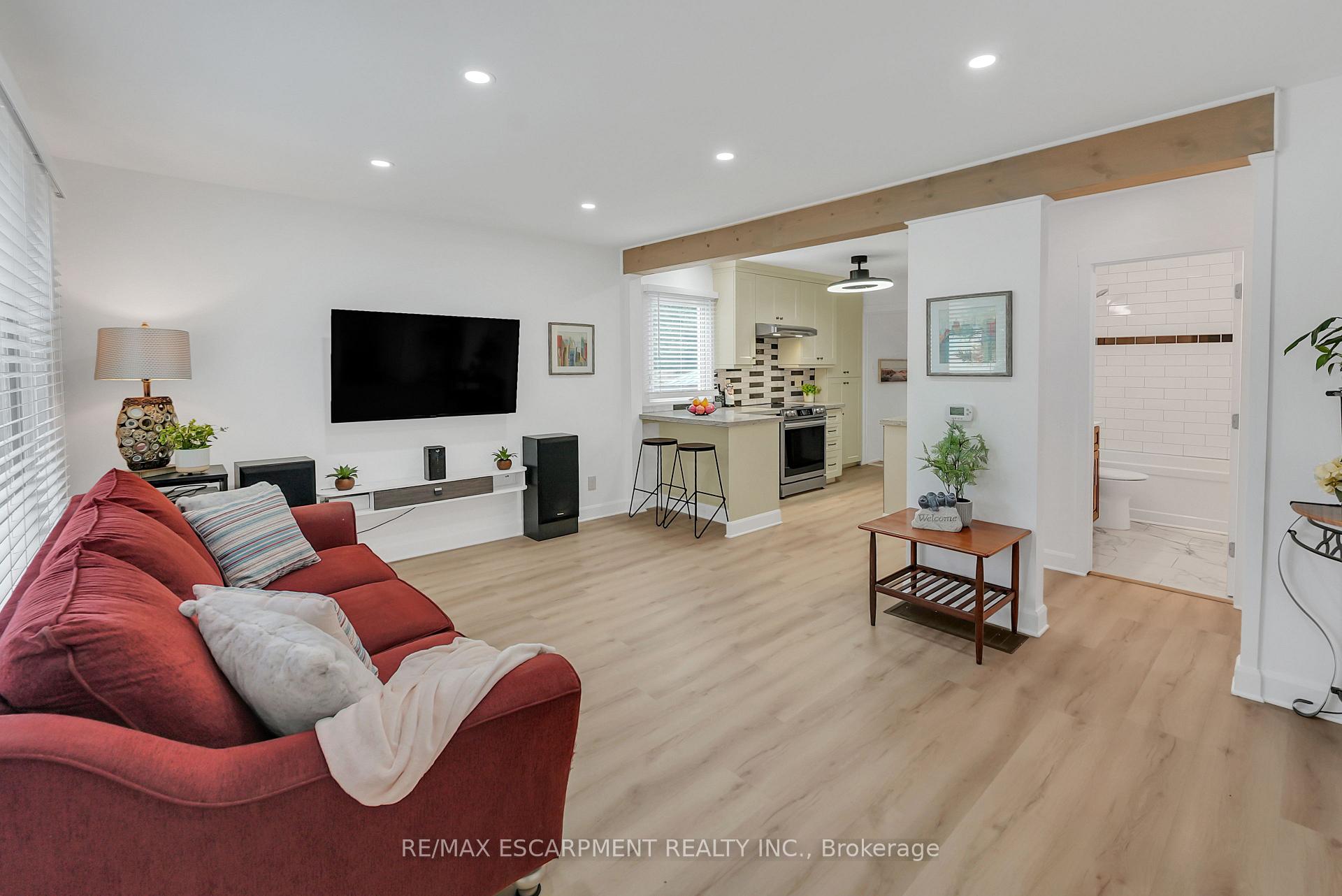Photo 3 of 1 Waverley Road, St. Catharines, Facer — HOMEH