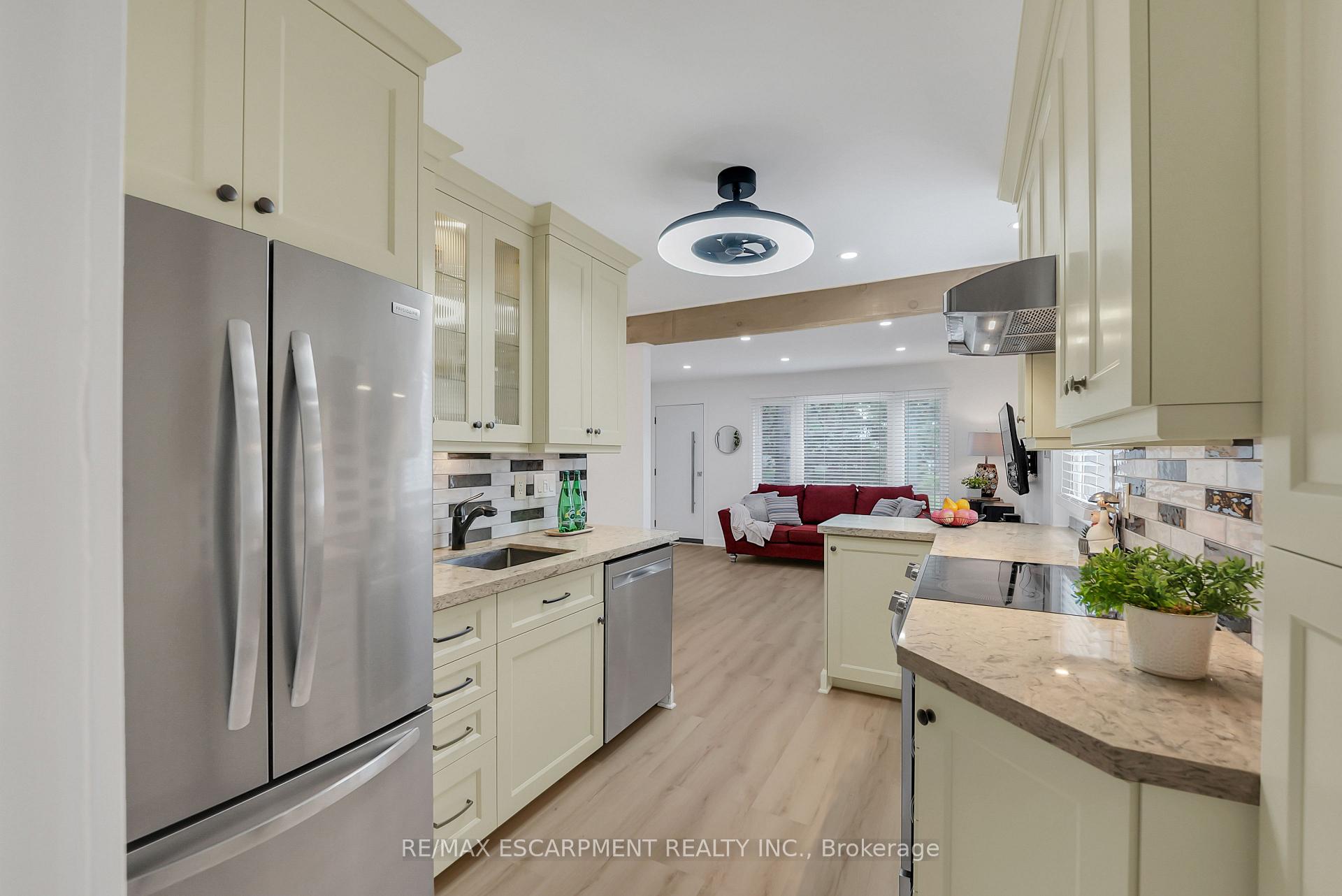 Photo 9 of 1 Waverley Road, St. Catharines, Facer — HOMEH