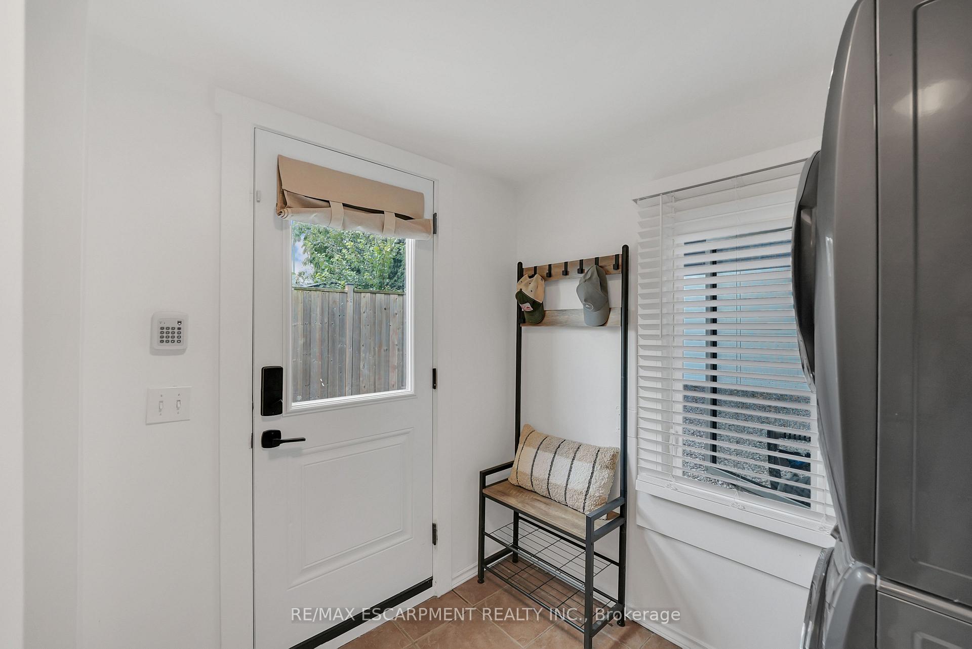 Photo 10 of 1 Waverley Road, St. Catharines, Facer — HOMEH