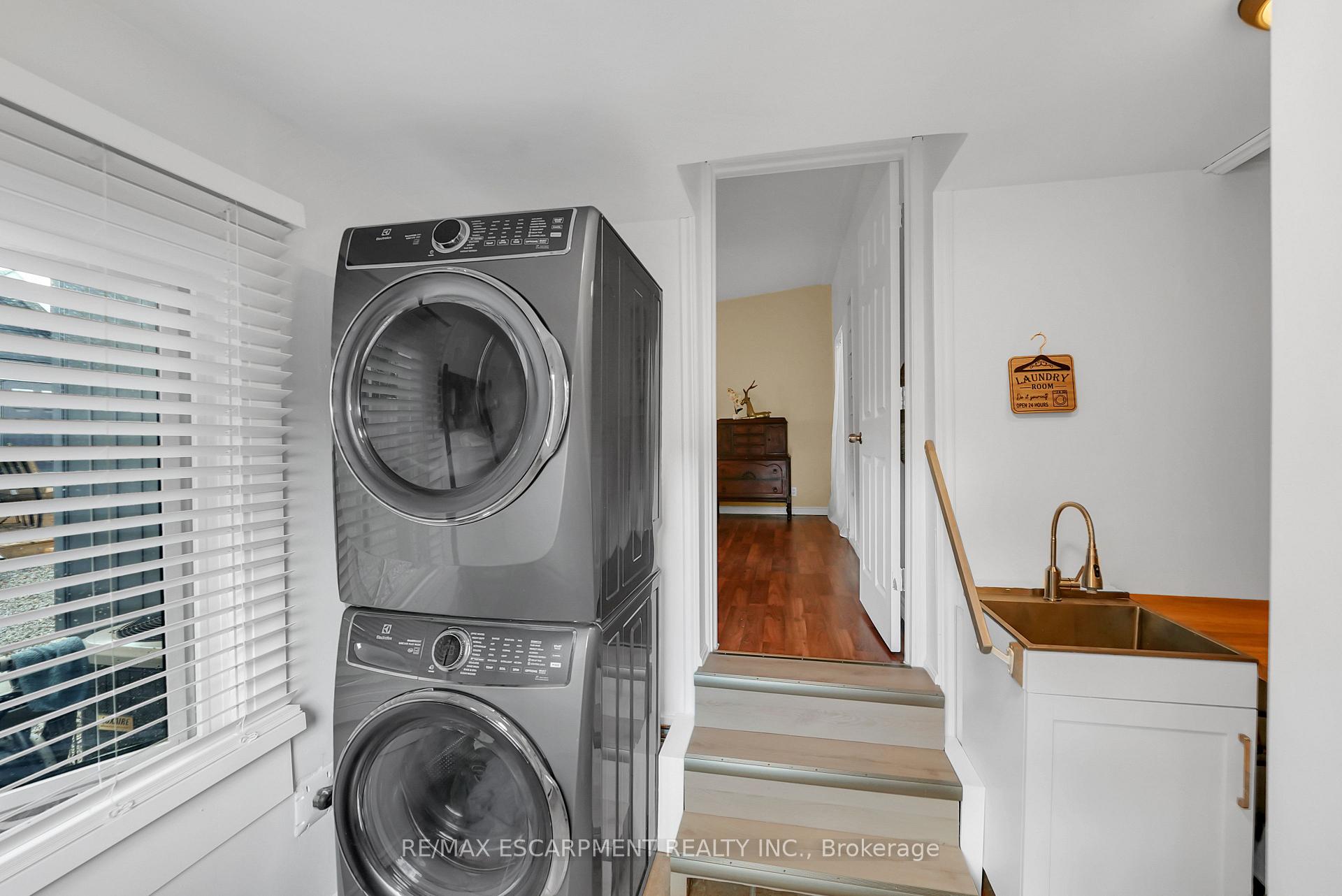 Photo 12 of 1 Waverley Road, St. Catharines, Facer — HOMEH