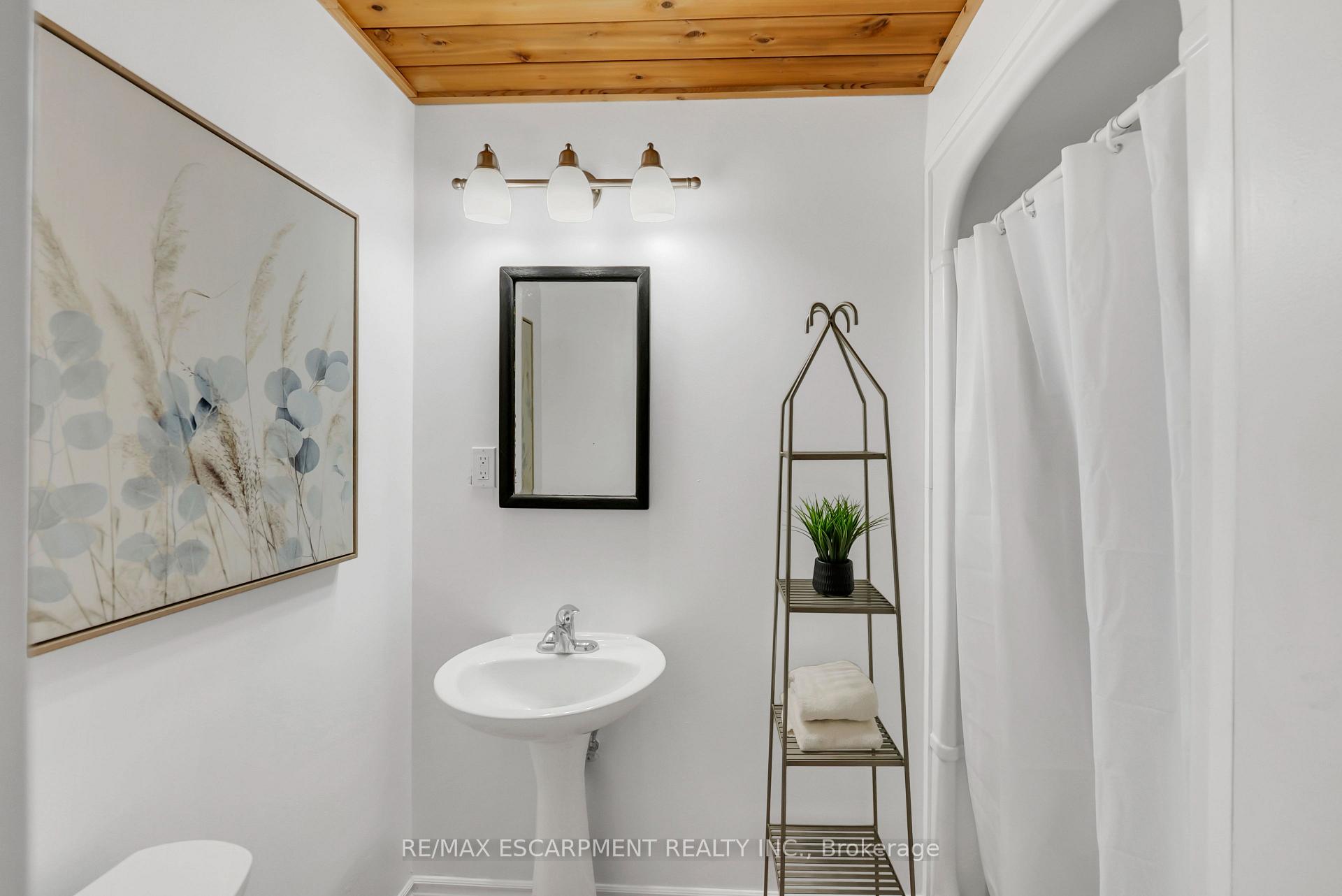 Photo 15 of 1 Waverley Road, St. Catharines, Facer — HOMEH