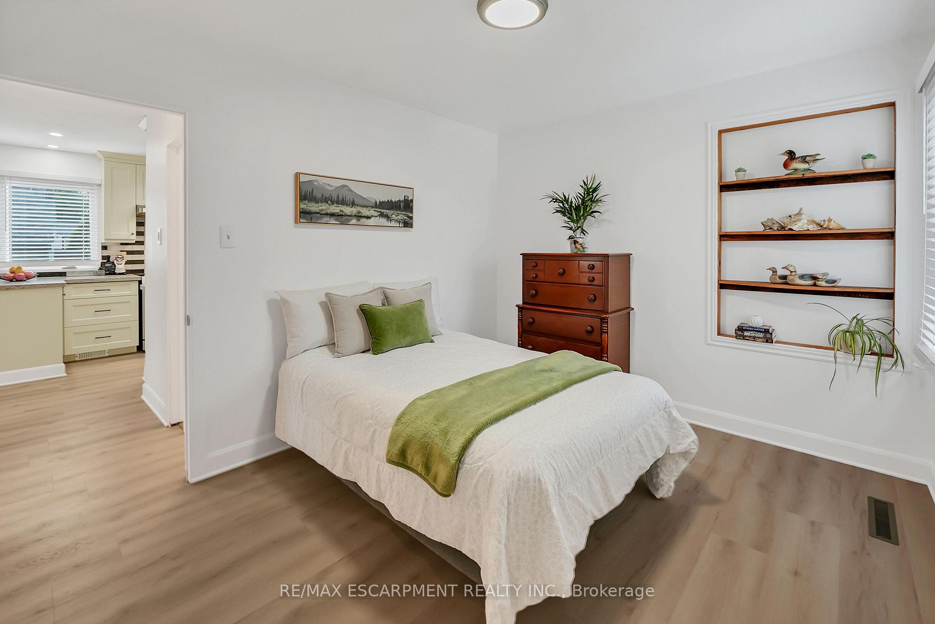 Photo 17 of 1 Waverley Road, St. Catharines, Facer — HOMEH