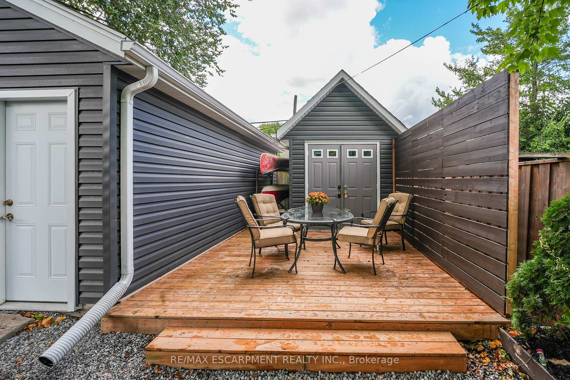 Photo 21 of 1 Waverley Road, St. Catharines, Facer — HOMEH
