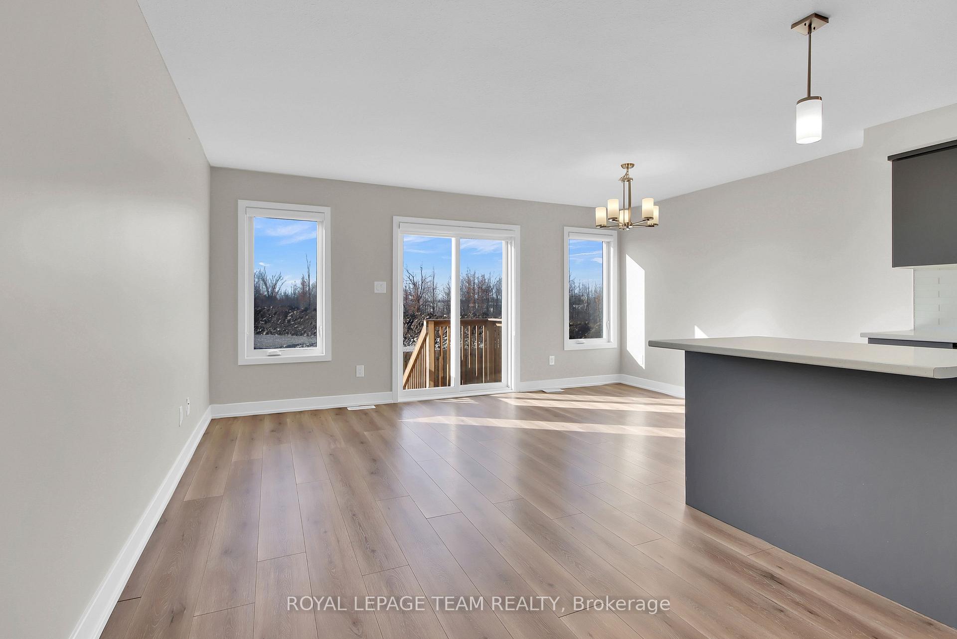 Photo 5 of 34 Staples Boulevard W, Smiths Falls — HOMEH