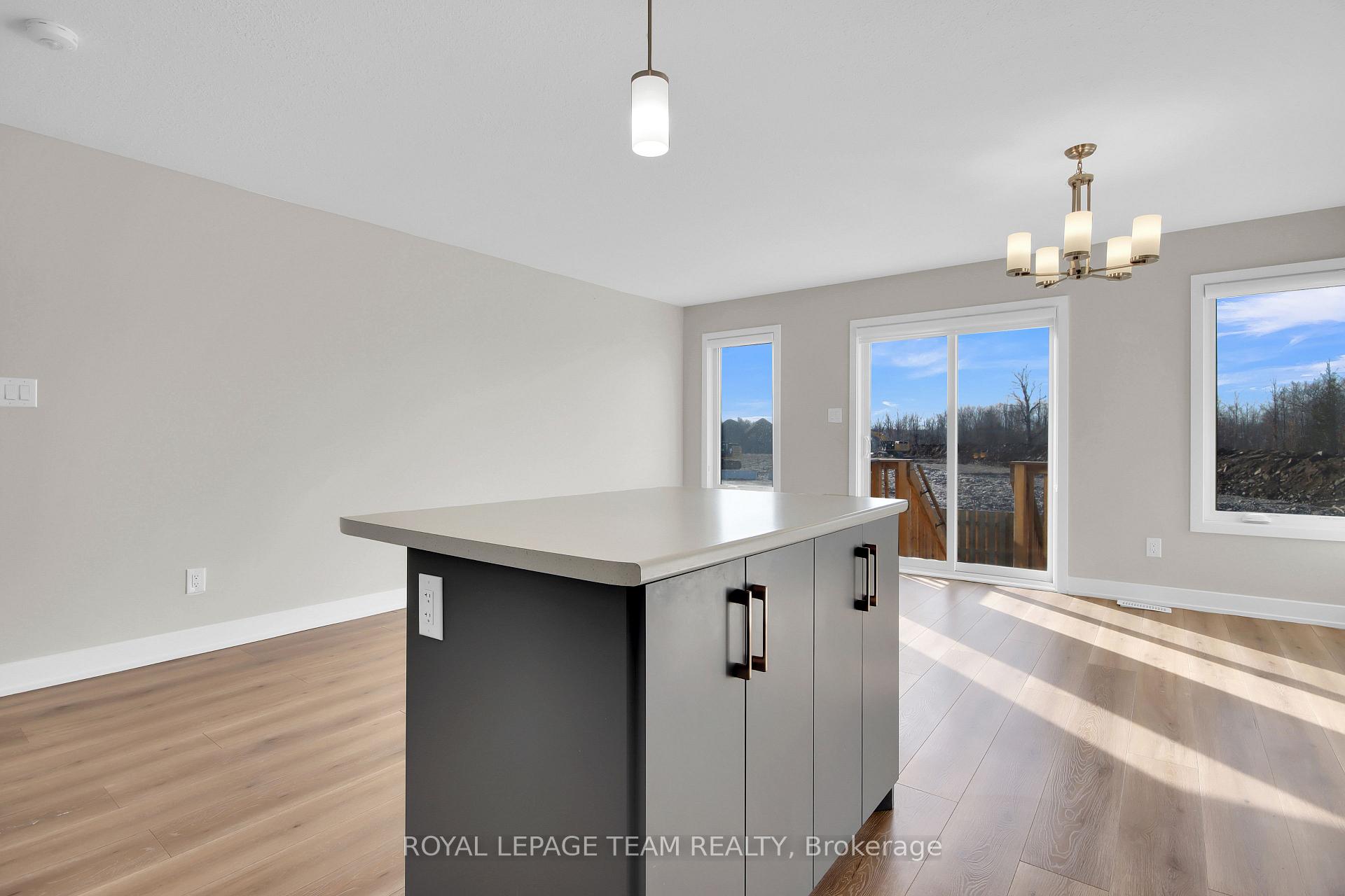 Photo 8 of 34 Staples Boulevard W, Smiths Falls — HOMEH