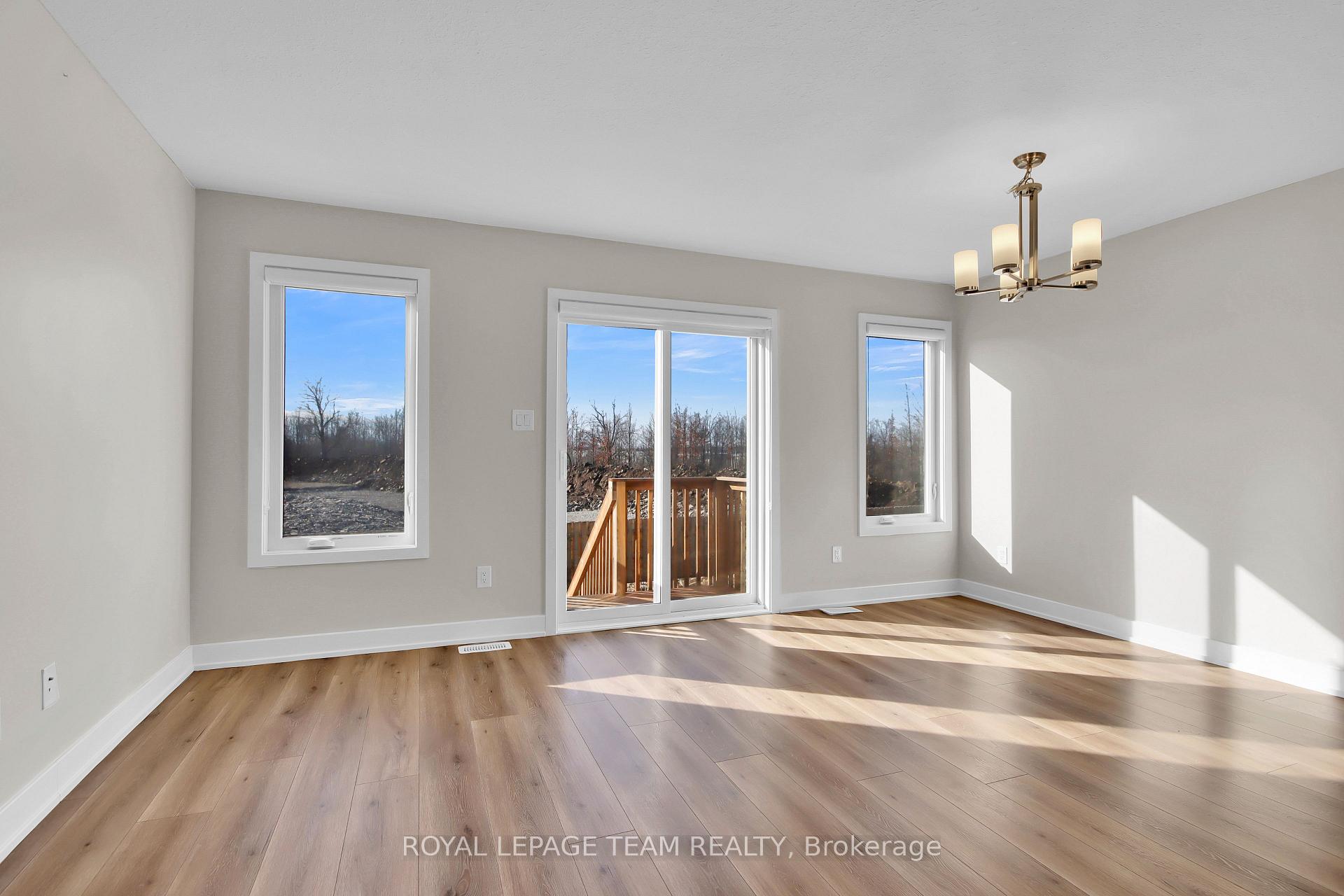 Photo 9 of 34 Staples Boulevard W, Smiths Falls — HOMEH