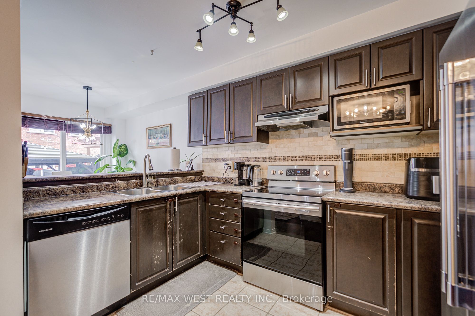 Photo 5 of 41 Lacebark Court, Brampton, Sandringham-Wellington — HOMEH