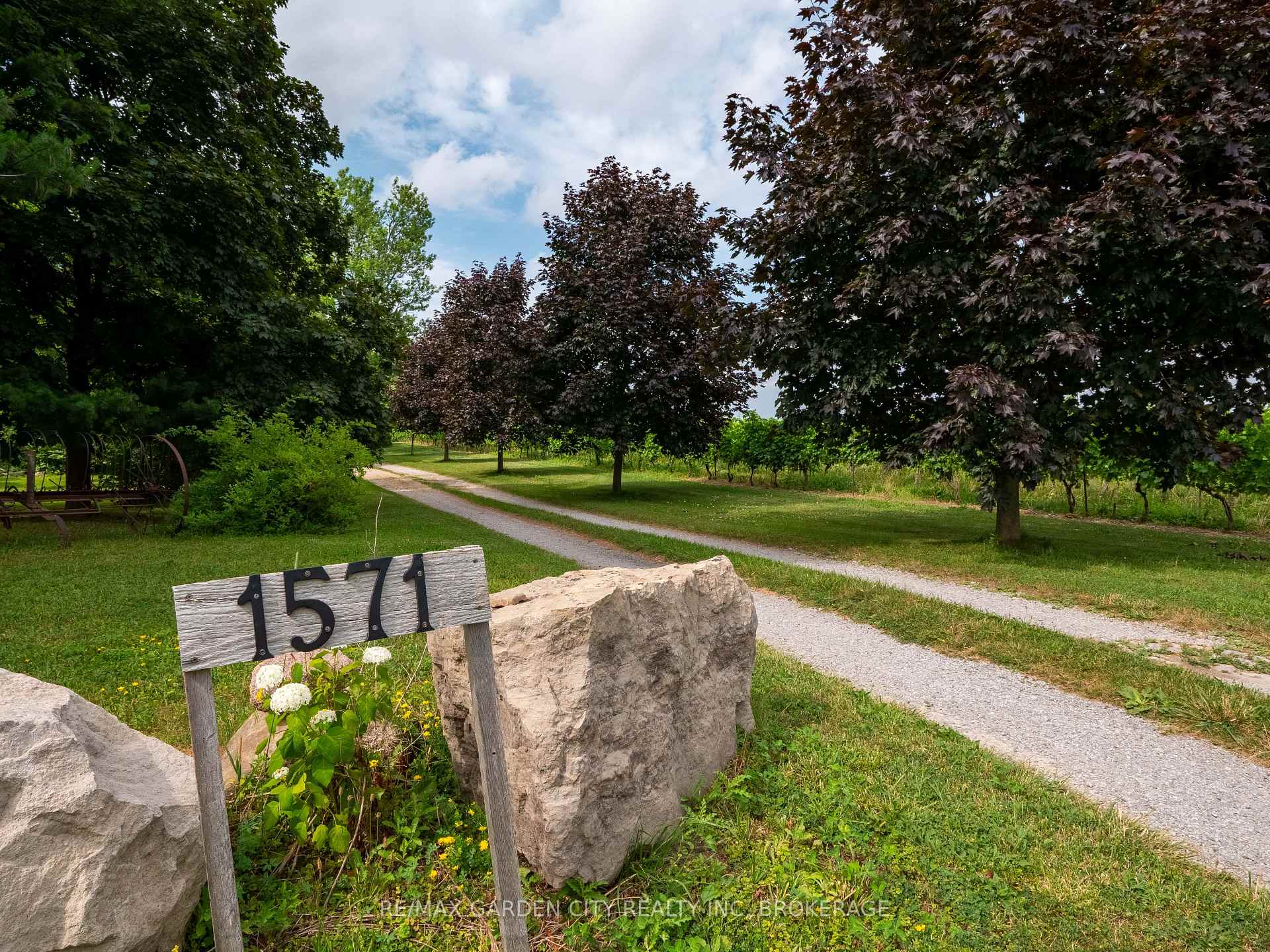 Photo 9 of 1571 Pelham Road, St. Catharines, Rural Eighth — HOMEH