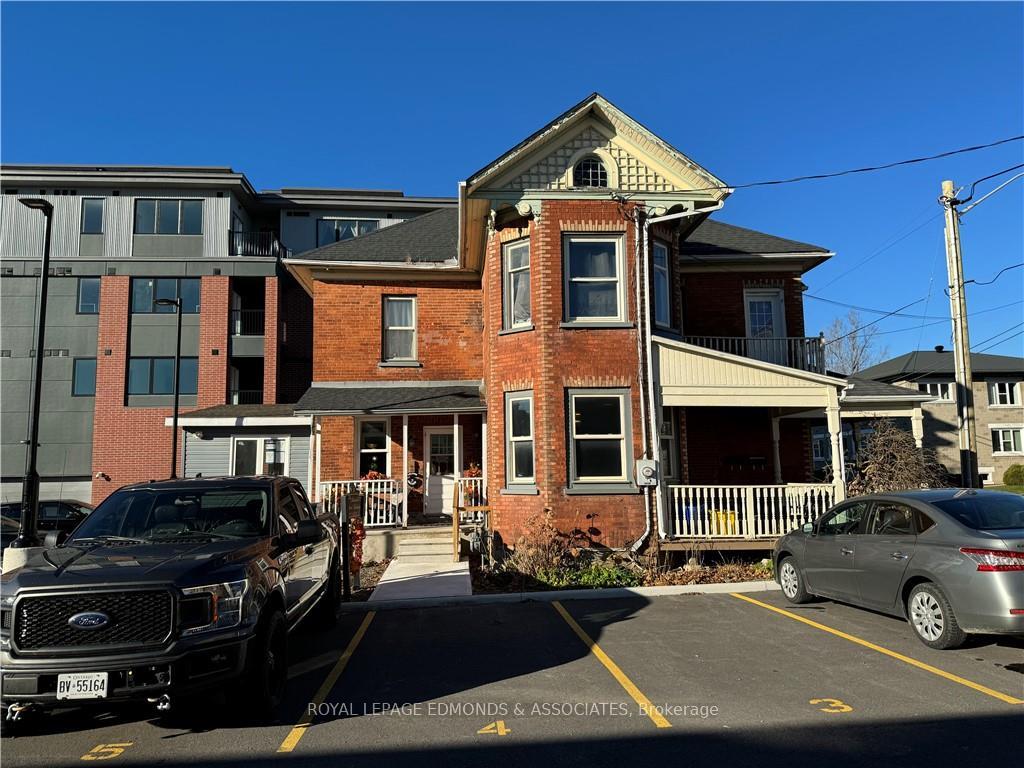 Photo 3 of 11 William Street W, Smiths Falls — HOMEH