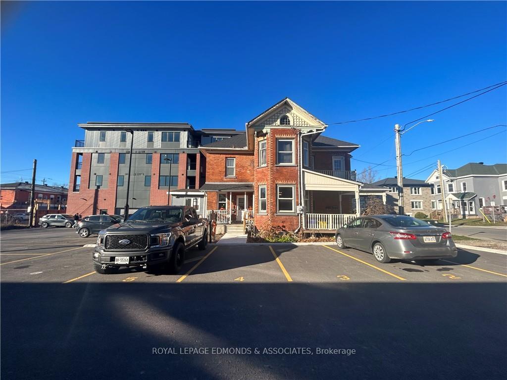 Photo 4 of 11 William Street W, Smiths Falls — HOMEH