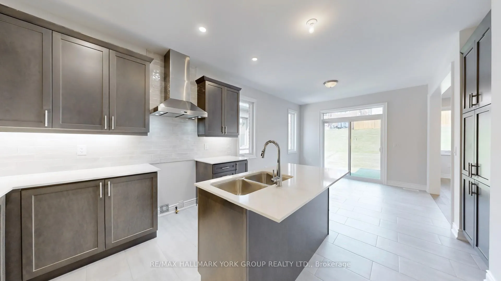 Photo 15 of 2966 Monarch Drive, Orillia — HOMEH