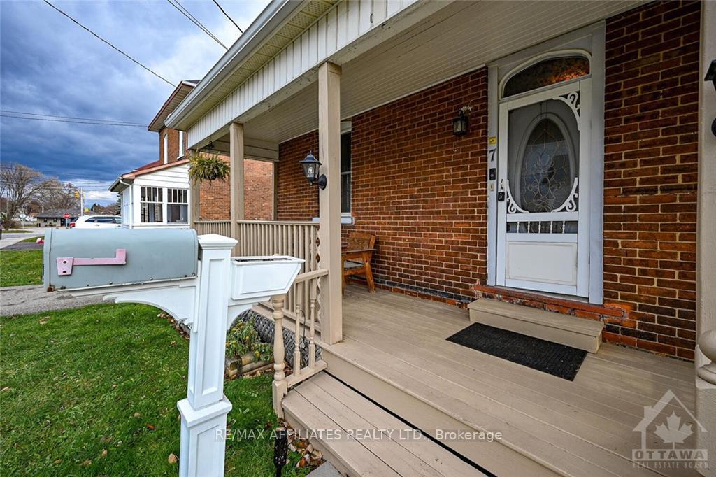 Photo 3 of 7 Lavinia Street, Smiths Falls — HOMEH