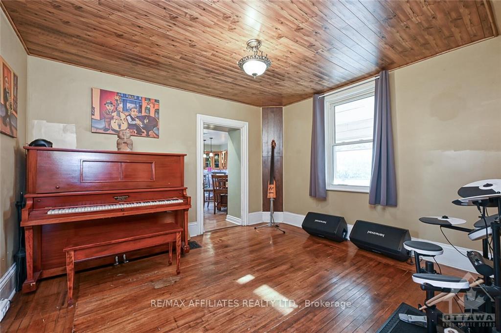 Photo 8 of 7 Lavinia Street, Smiths Falls — HOMEH