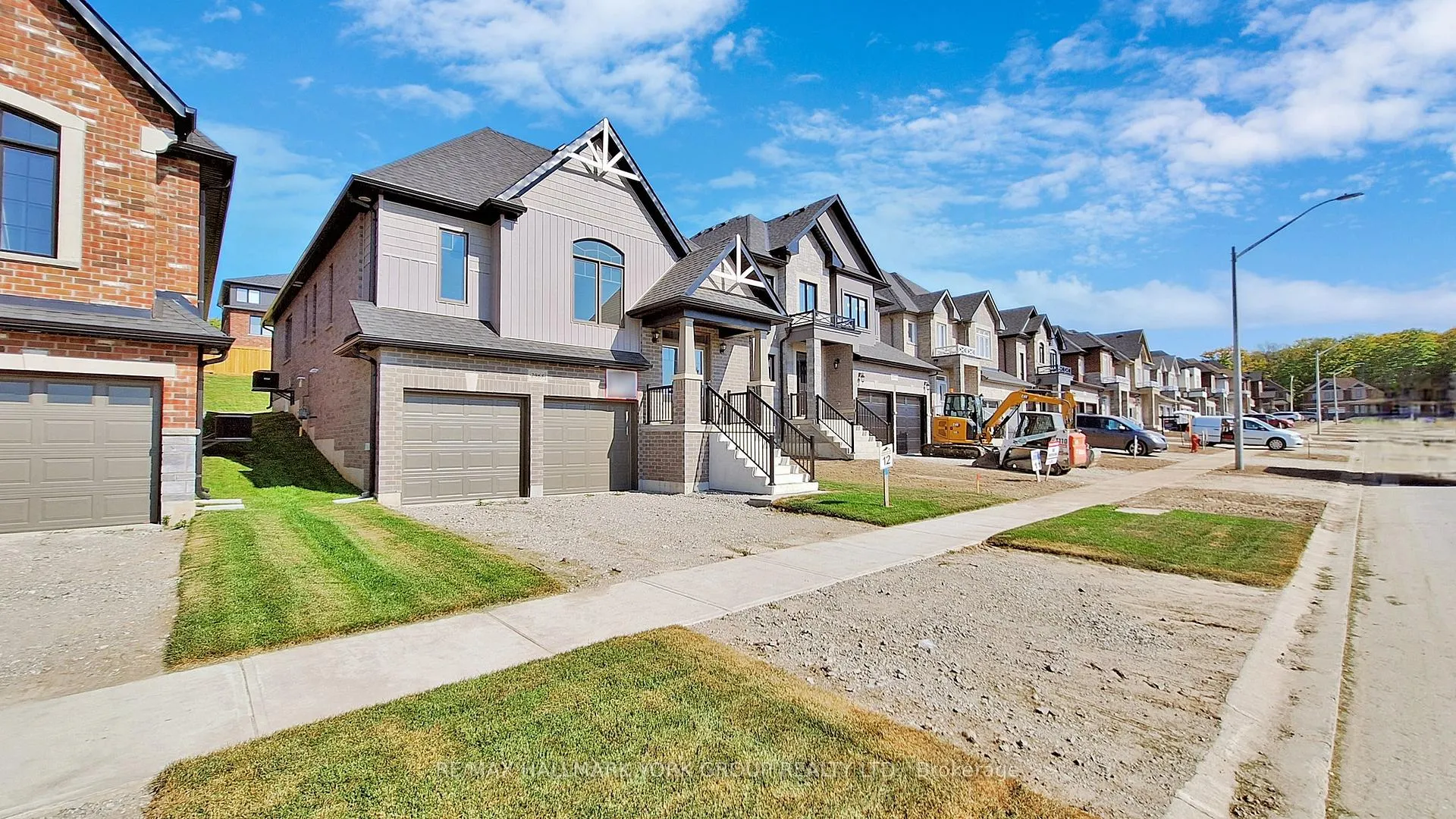 Photo 3 of 2968 Monarch Drive, Orillia — HOMEH