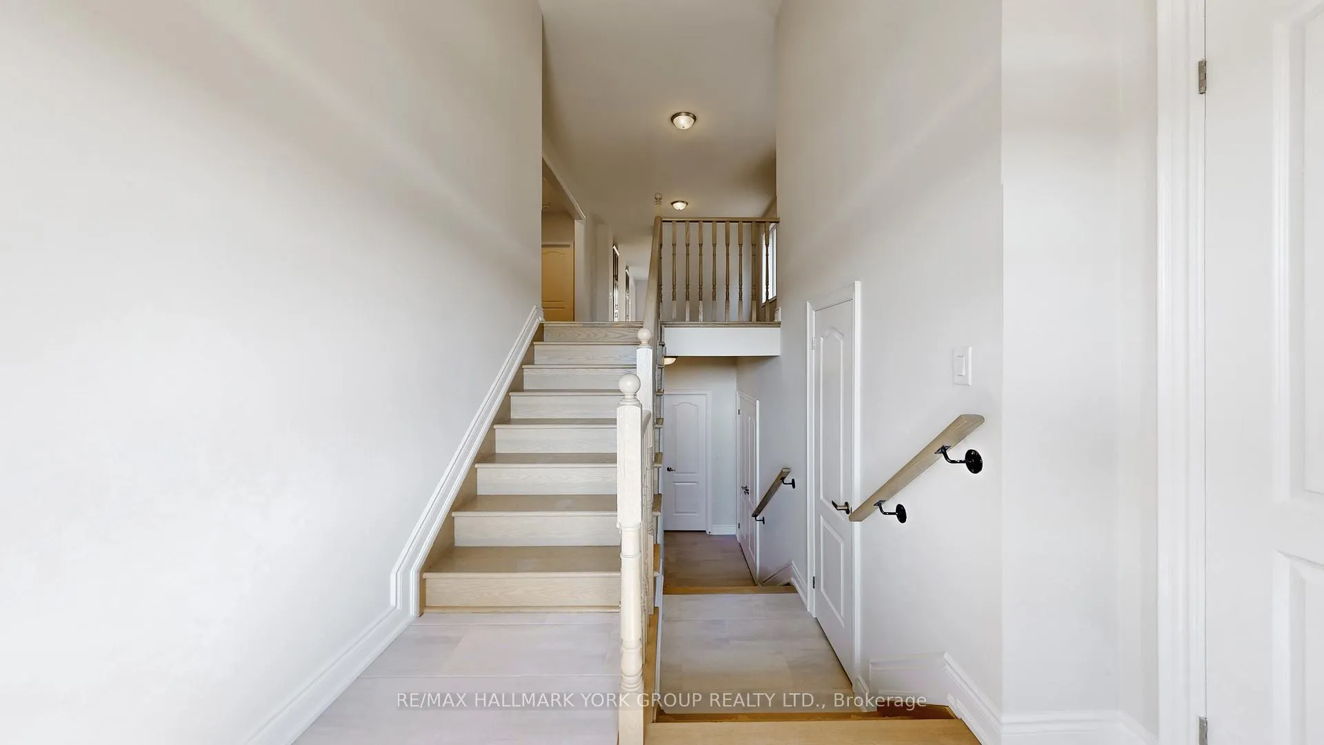 Photo 5 of 2968 Monarch Drive, Orillia — HOMEH