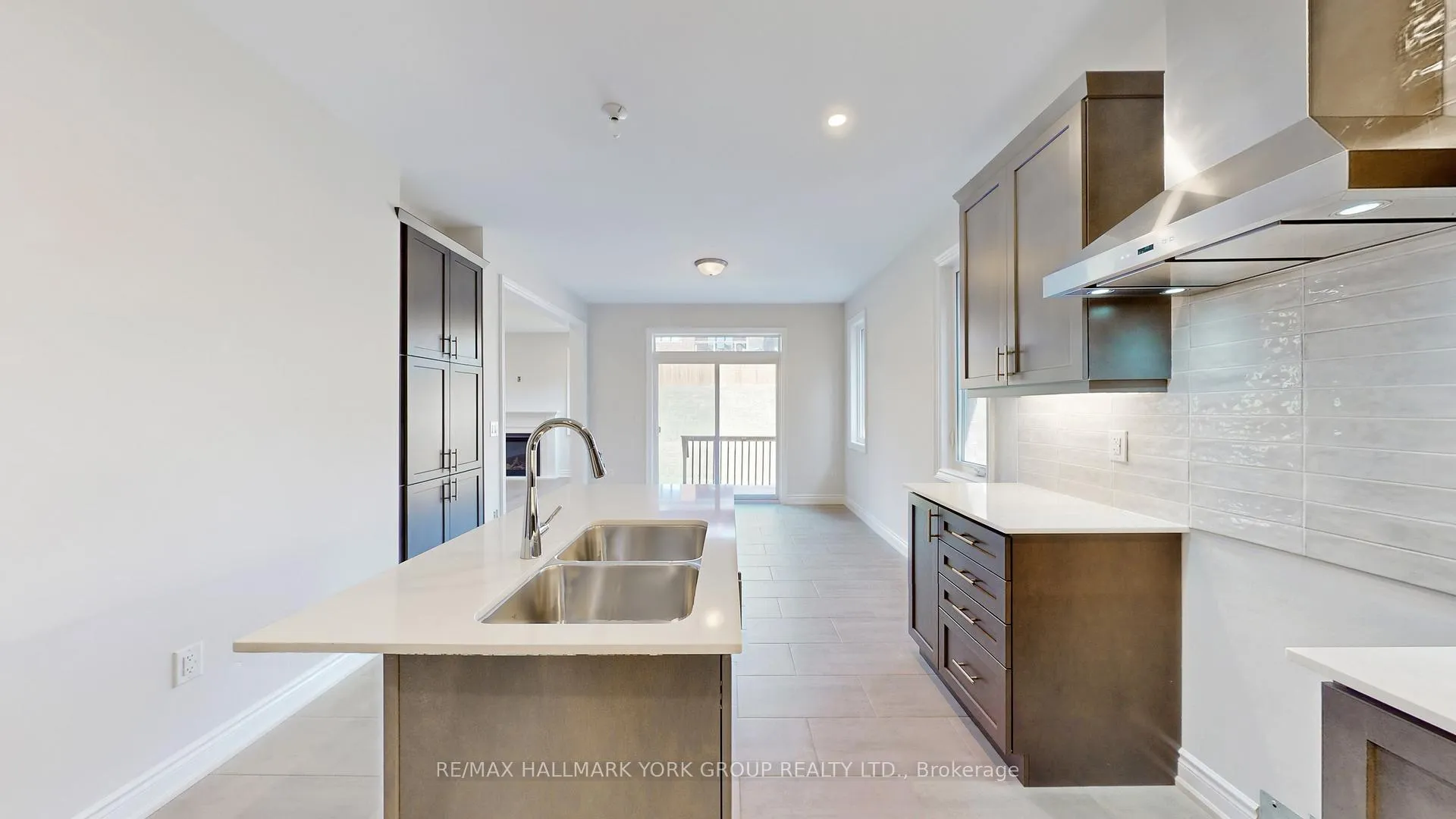 Photo 10 of 2968 Monarch Drive, Orillia — HOMEH