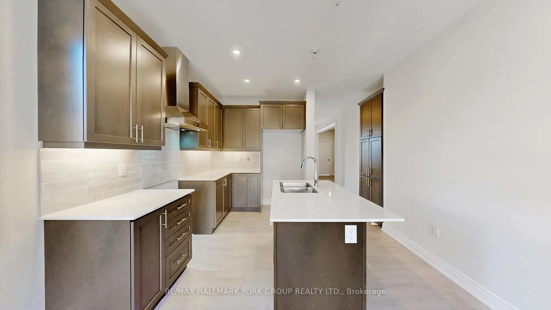 Photo 12 of 2968 Monarch Drive, Orillia — HOMEH