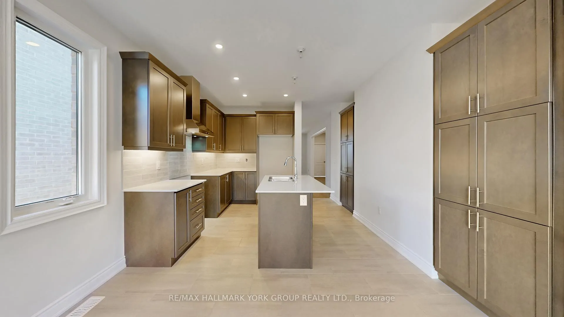 Photo 14 of 2968 Monarch Drive, Orillia — HOMEH