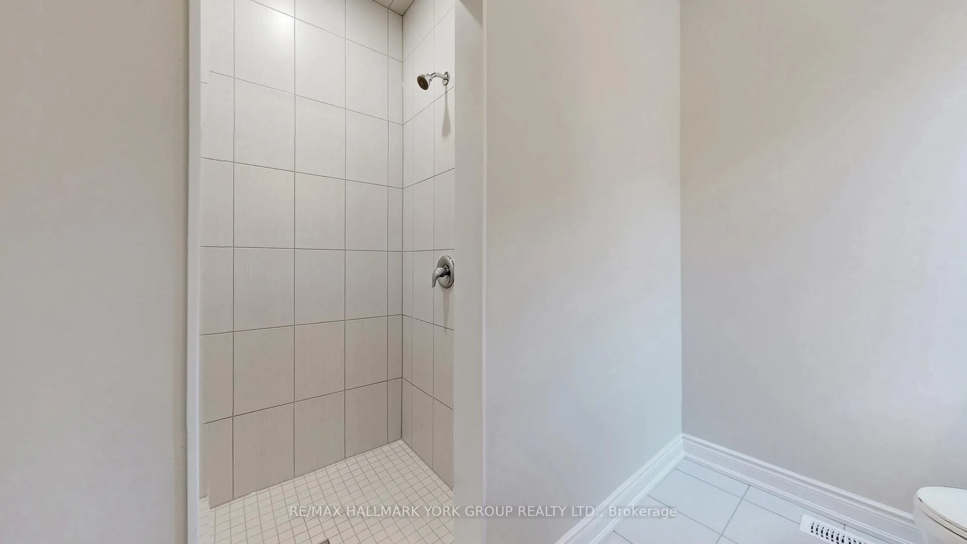 Photo 34 of 2968 Monarch Drive, Orillia — HOMEH