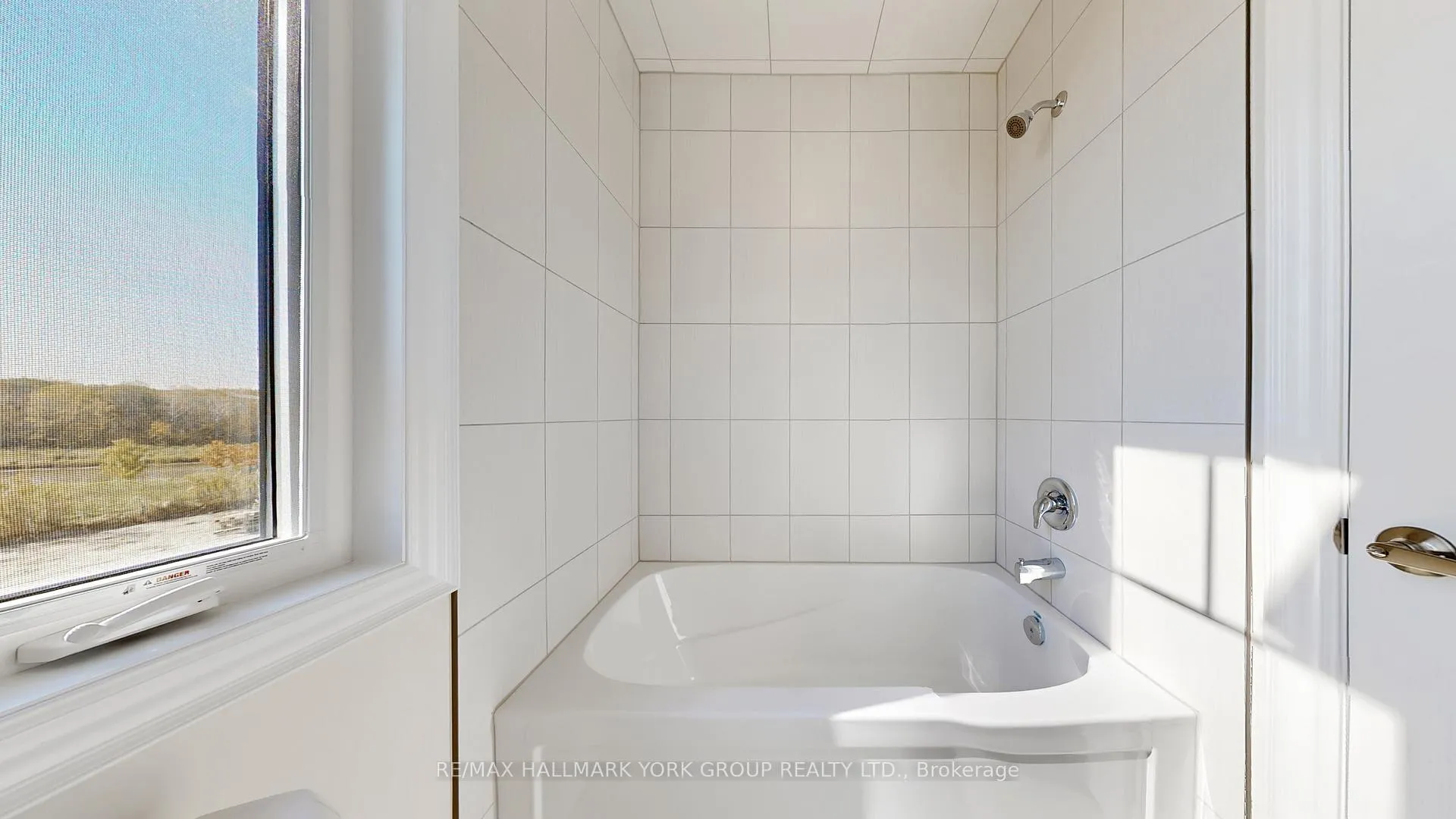 Photo 43 of 2968 Monarch Drive, Orillia — HOMEH