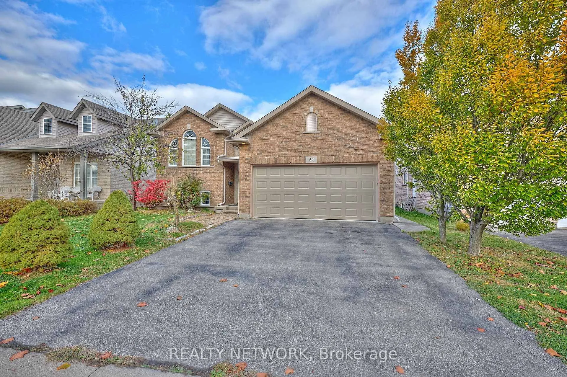 Photo 2 of 69 Macturnbull Drive, St. Catharines, Rykert/Vansickle — HOMEH