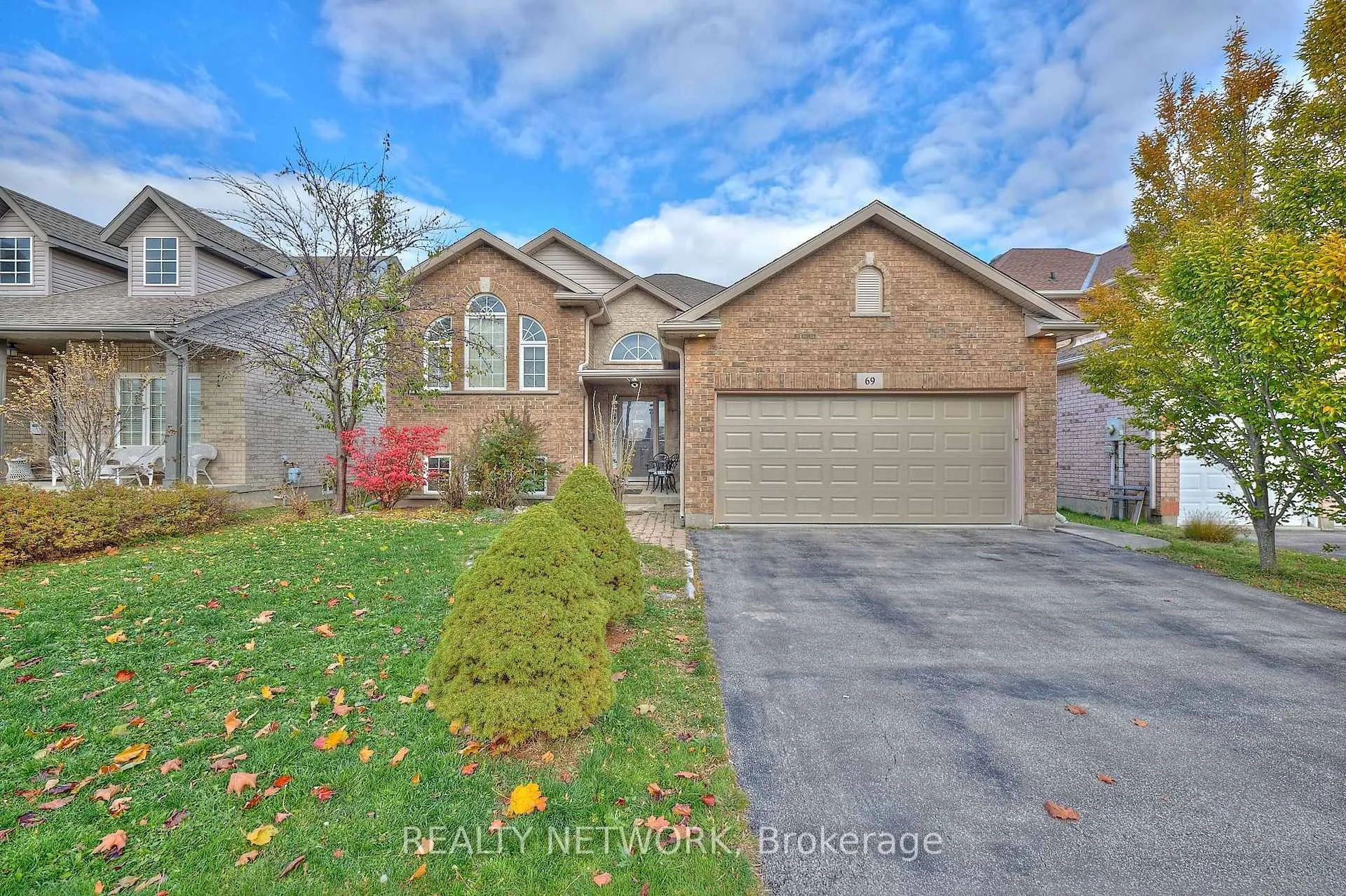 Photo 4 of 69 Macturnbull Drive, St. Catharines, Rykert/Vansickle — HOMEH