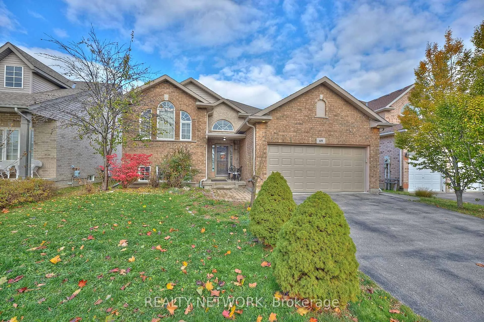 Photo 5 of 69 Macturnbull Drive, St. Catharines, Rykert/Vansickle — HOMEH