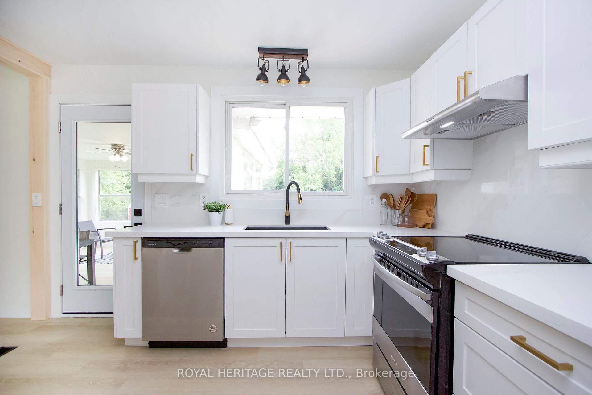 Photo 8 of 689 Cedarvale Crescent, Selwyn — HOMEH