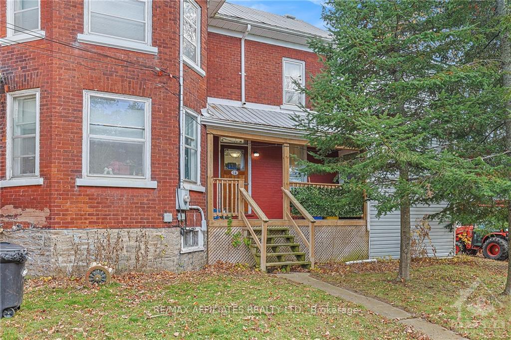 Photo 3 of 14 Mcewen Avenue, Smiths Falls — HOMEH